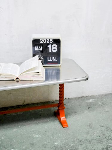 Donna, la table basse orange en métal N°414