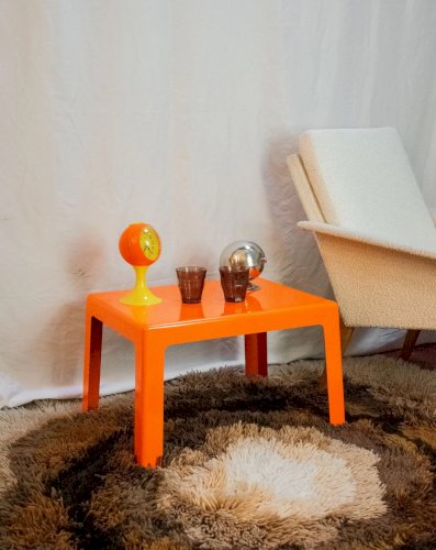 Donna, la table basse seventies en fibre de verre N°768