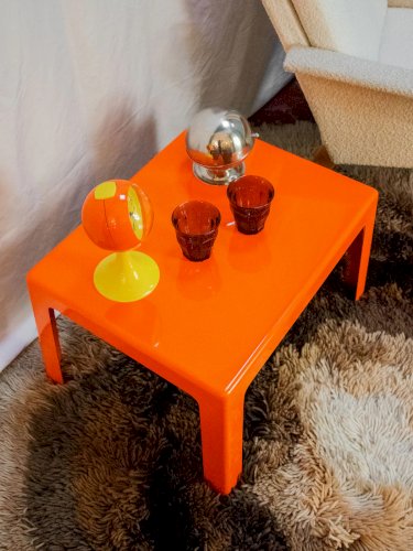 Donna, la table basse seventies en fibre de verre N°768