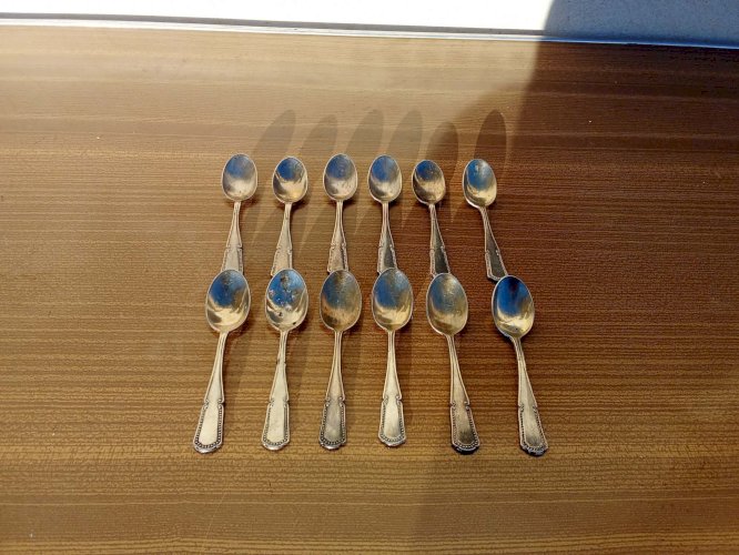 douze cuillères a moka 