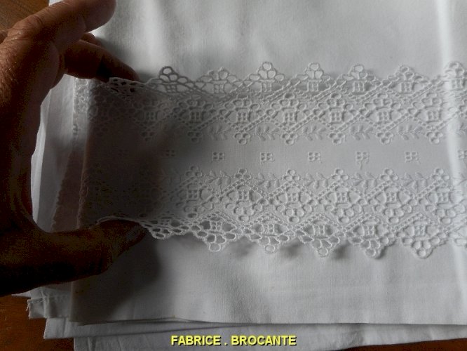 DRAP ANCIEN A DENTELLE  230x245 N° 11