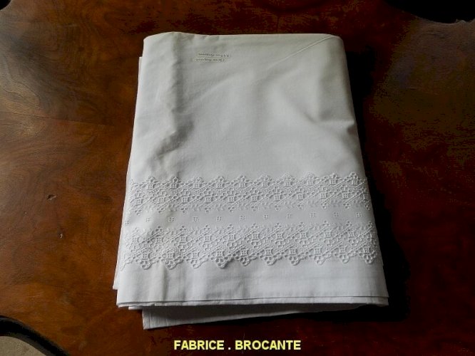 DRAP ANCIEN A DENTELLE  230x245 N° 11