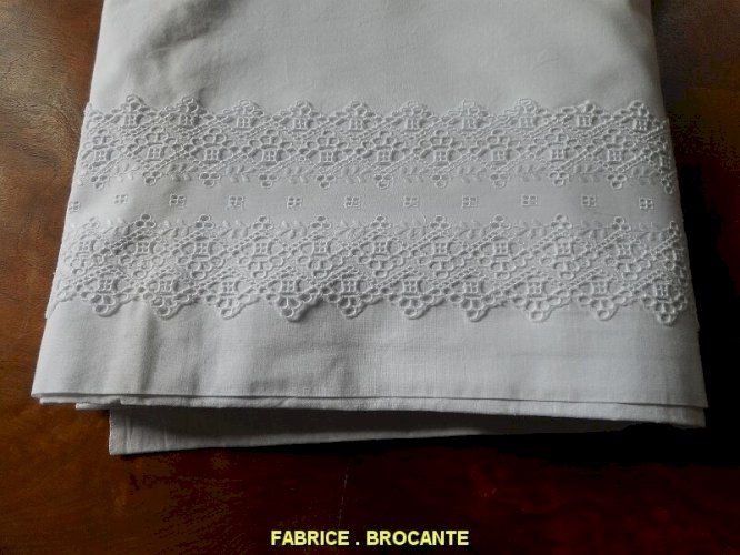 DRAP ANCIEN A DENTELLE  230x245 N° 11