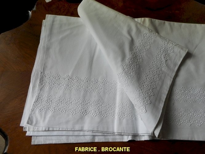 DRAP ANCIEN A DENTELLE  230x245 N° 11