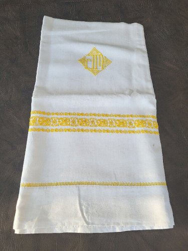 DRAP ANCIEN AJOURE EN METIS  BRODERIE JAUNE MONOGRAMME AM DE 300 X 204 N° 31