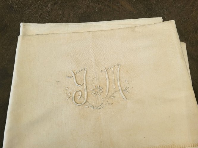 DRAP ANCIEN METIS MONOGRAMMES YM N6