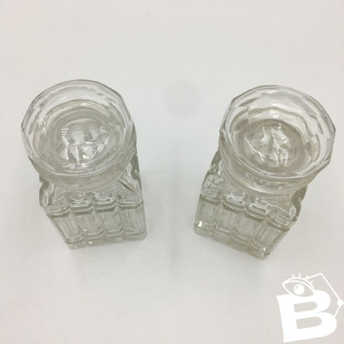 Duo de bocaux en verre ciselé
