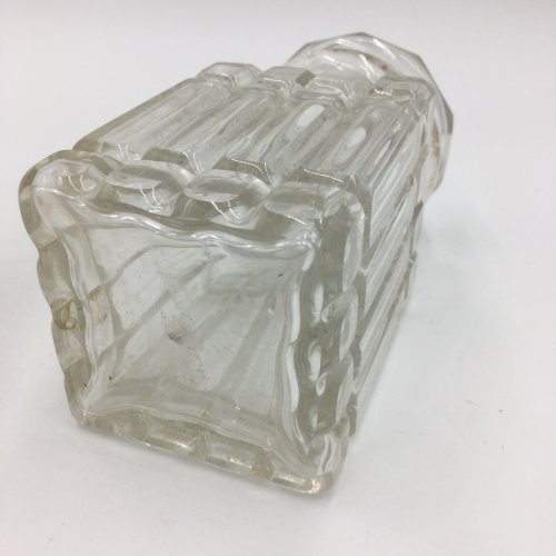 Duo de bocaux en verre ciselé