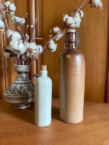 Duo de bouteilles en grès vintage