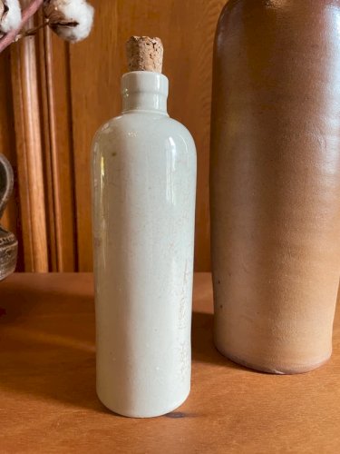 Duo de bouteilles en grès vintage