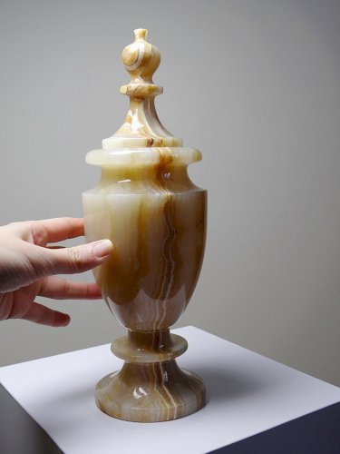 Duo de cassolette/urne et vase baluste miniature en onyx miel vintage années 60
