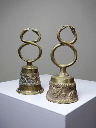Duo de cloches Bamoun, Cameroun, Afrique, en bronze doré artisanat vintage