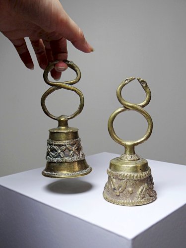 Duo de cloches Bamoun, Cameroun, Afrique, en bronze doré artisanat vintage