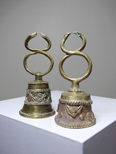 Duo de cloches Bamoun, Cameroun, Afrique, en bronze doré artisanat vintage