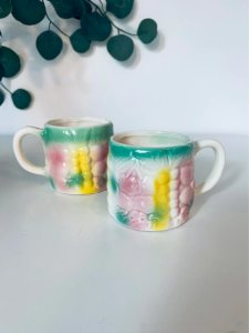 Duo de Mugs / Tasses Vintage en Barbotine – Couleurs Peps & Fruitées