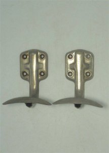 Duo of hooks