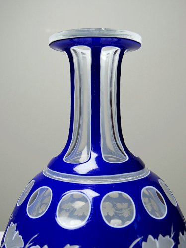 Duo de petits vases cristal "overlay" taillé émail bleu et blanc anciens