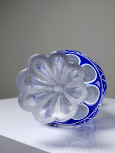 Duo de petits vases cristal "overlay" taillé émail bleu et blanc anciens