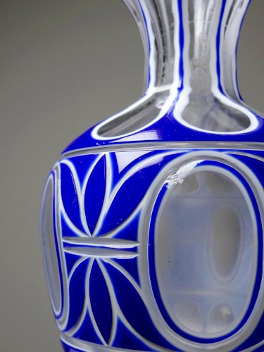 Duo de petits vases cristal "overlay" taillé émail bleu et blanc anciens