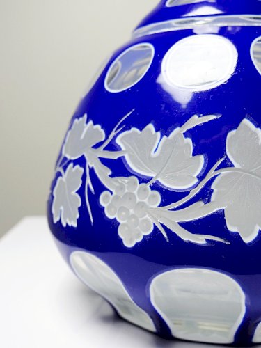 Duo de petits vases cristal "overlay" taillé émail bleu et blanc anciens