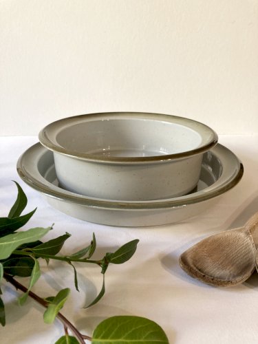 Duo de plats de service en grès de grand feu, faïencerie de Brenne, années 1970-1980