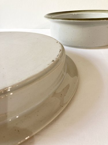 Duo de plats de service en grès de grand feu, faïencerie de Brenne, années 1970-1980