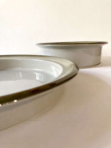 Duo de plats de service en grès de grand feu, faïencerie de Brenne, années 1970-1980