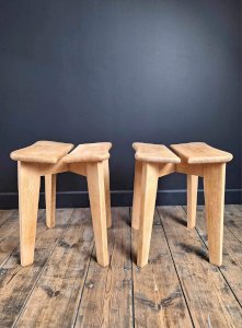 Duo de tabourets trèfle par Marcel GASCOIN, meubles sièges design anciens