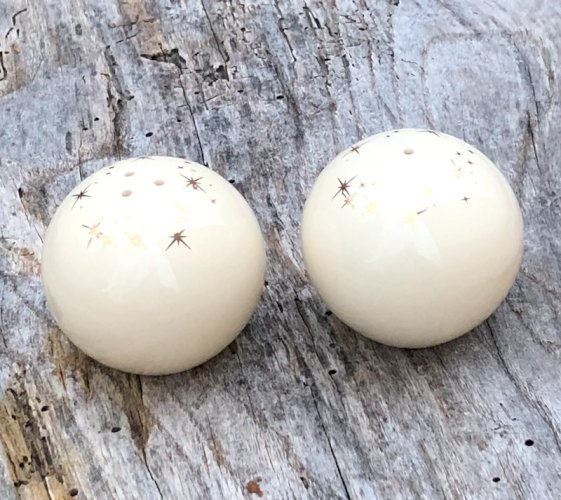 Duo salière et poivrière crème et dorées