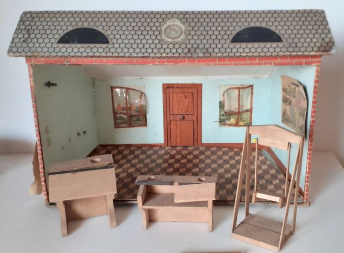 Ecole communale maison de poupée diorama 1900 ? pupitre balançoire