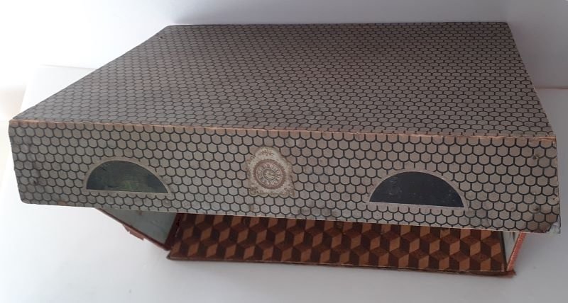 Ecole communale maison de poupée diorama 1900 ? pupitre balançoire