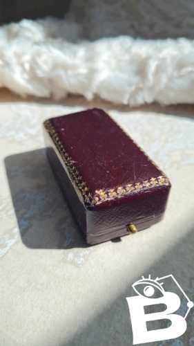 Ecrin ancienne boite pour bijoux collier et pendentif