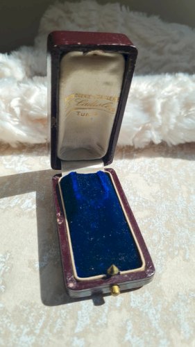 Ecrin ancienne boite pour bijoux collier et pendentif