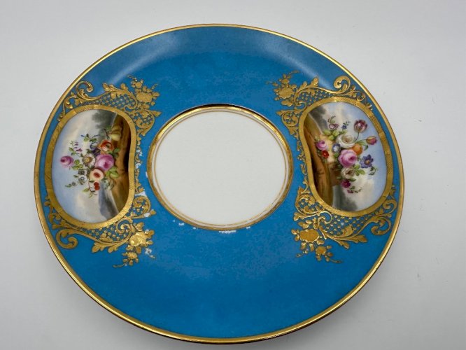 écuelle à Bouillon En Porcelaine Tendre De Sèvres