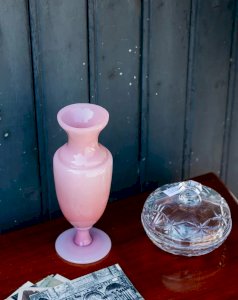 Edmond, the opaline vase No. 24