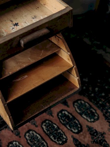 Edouard, le bureau en bois foncé N°457