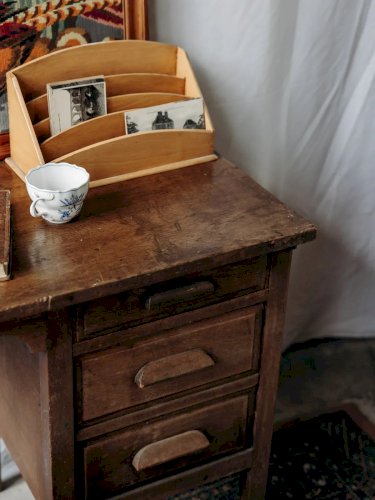 Edouard, le bureau en bois foncé N°457