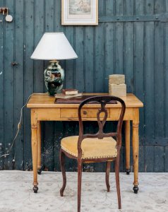 Edouard, the wooden desk No. 424