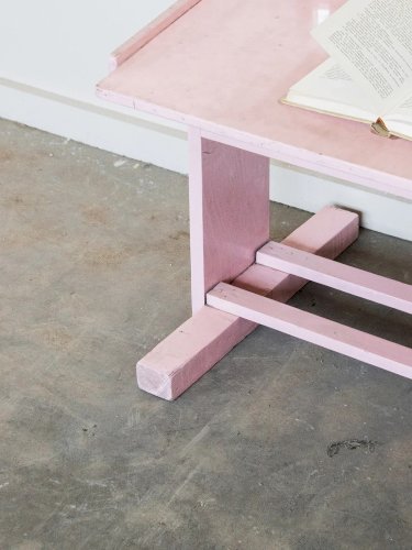 Edouard, le bureau pupitre rose N°258