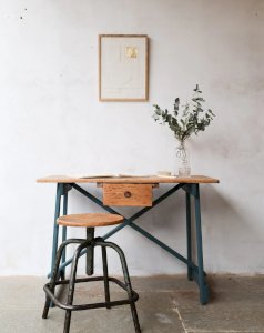 Edouard, the retro oak desk painted N°548