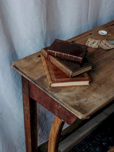 Edouard, le pupitre en bois clair N°458