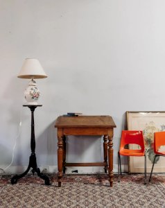 Edouard, le pupitre en bois foncé N°494