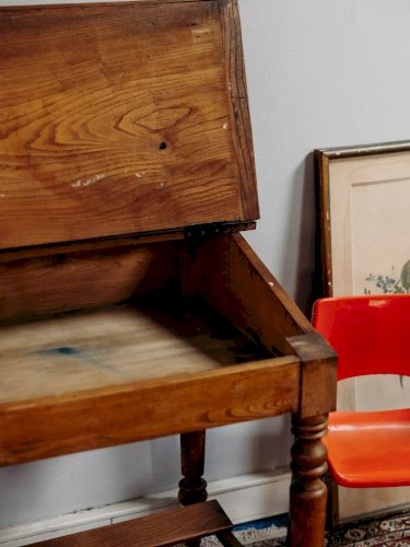 Edouard, le pupitre en bois foncé N°494