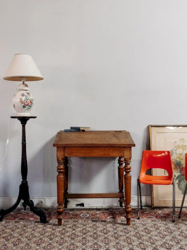 Edouard, le pupitre en bois foncé N°494