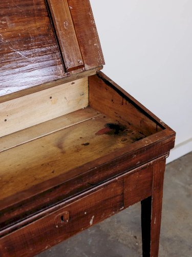 Edouard, le pupitre en bois foncé N°523