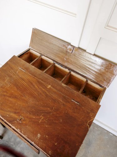 Edouard, le pupitre en bois foncé N°523