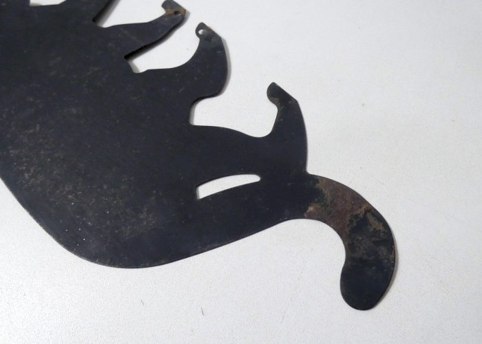 effaroucheur d'oiseaux chat noir yeux de verre