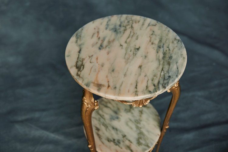 ✨ Élégant guéridon en marbre et métal doré