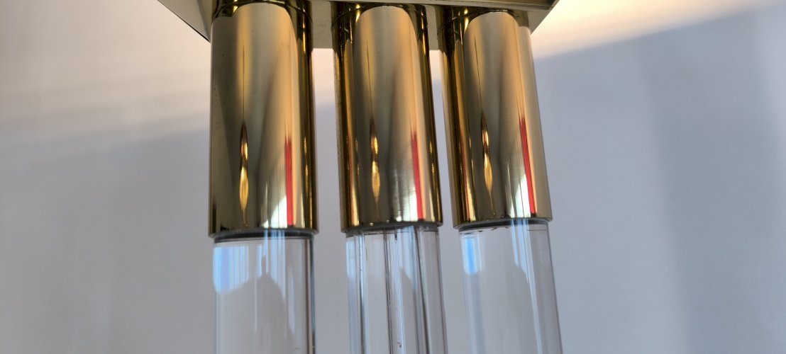 ✨✨ Magnifique et rare lampadaire Allemand signé VEREINIGTE WERKSTÄTTEN en lucite et laiton ✨✨