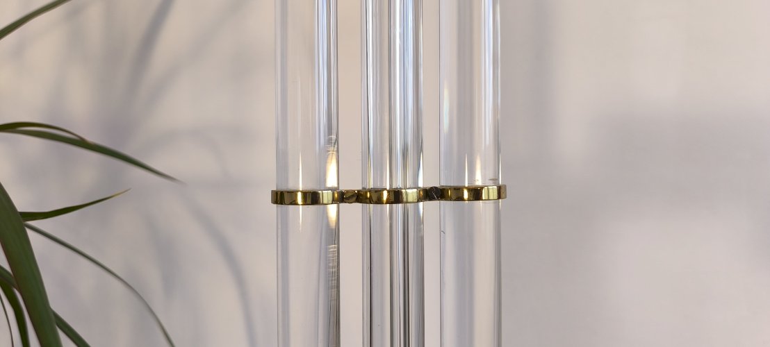 ✨✨ Magnifique et rare lampadaire Allemand signé VEREINIGTE WERKSTÄTTEN en lucite et laiton ✨✨